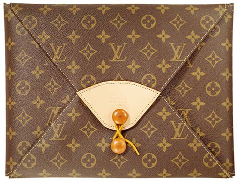 1,000+ Louis Vuitton Stock Photos, Pictures & Royalty .